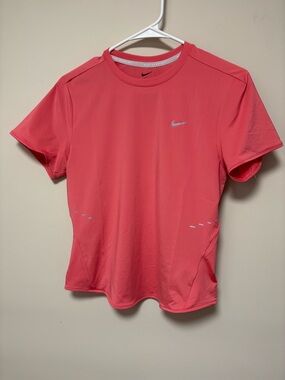 Nike Woman Short Sleeve Performance Tee
